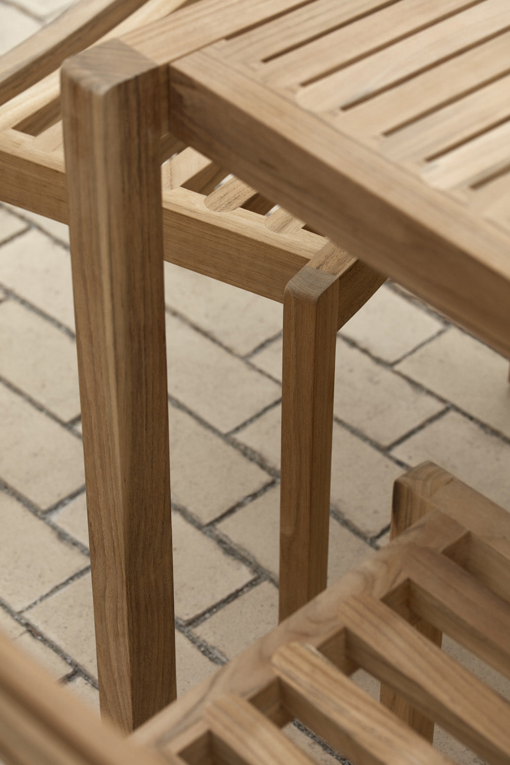 AH901 Dining table